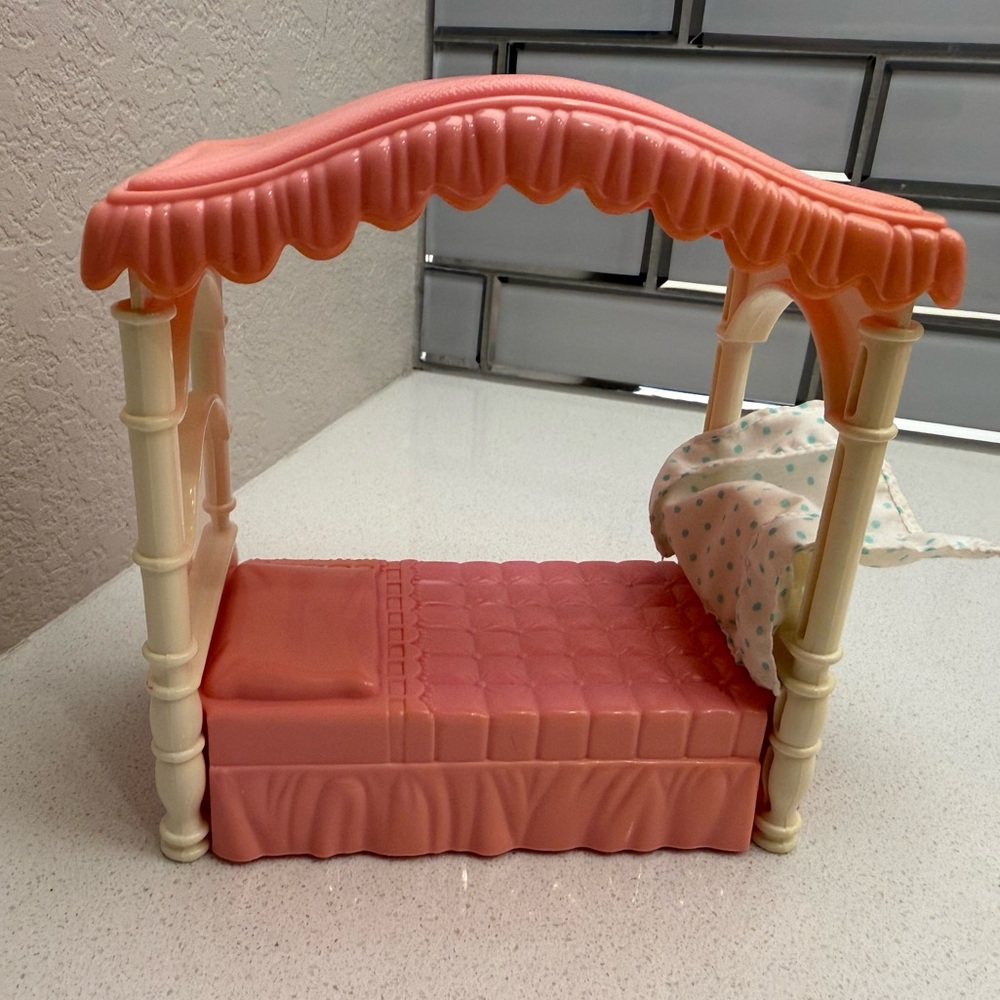 Vintage Playskool Dollhouse Pink Canopy Bed 90s - Picture 5 of 12